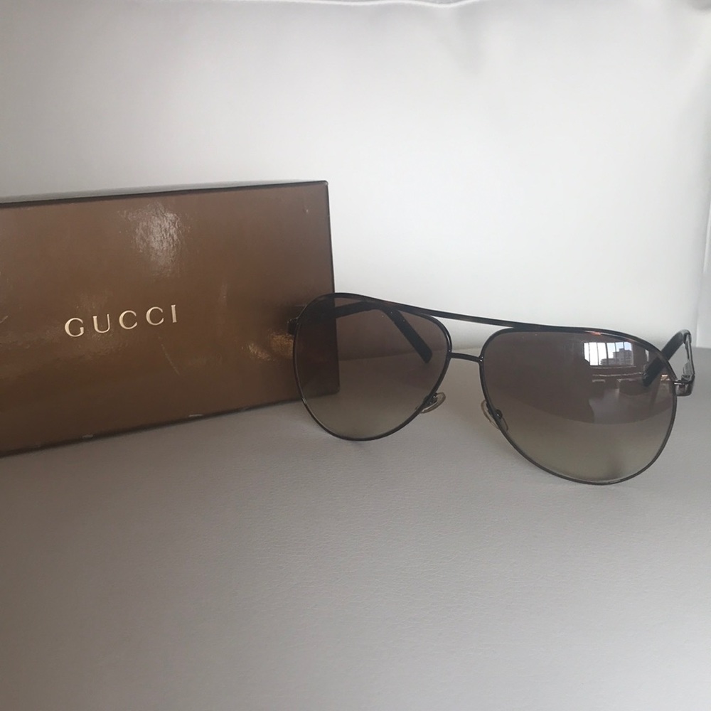 LIKE NEW- GUCCI Aviator Sunglasses